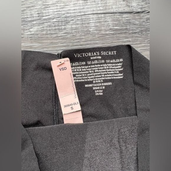 NWT Victoria's Secret seamless briefs in black - Picture 4 of 4